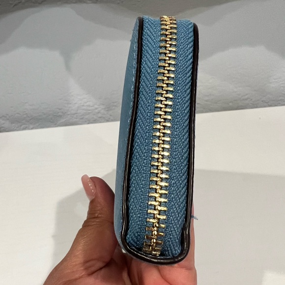 ❗️Sold❗️Michael Kors Wallet - Picture 2 of 11